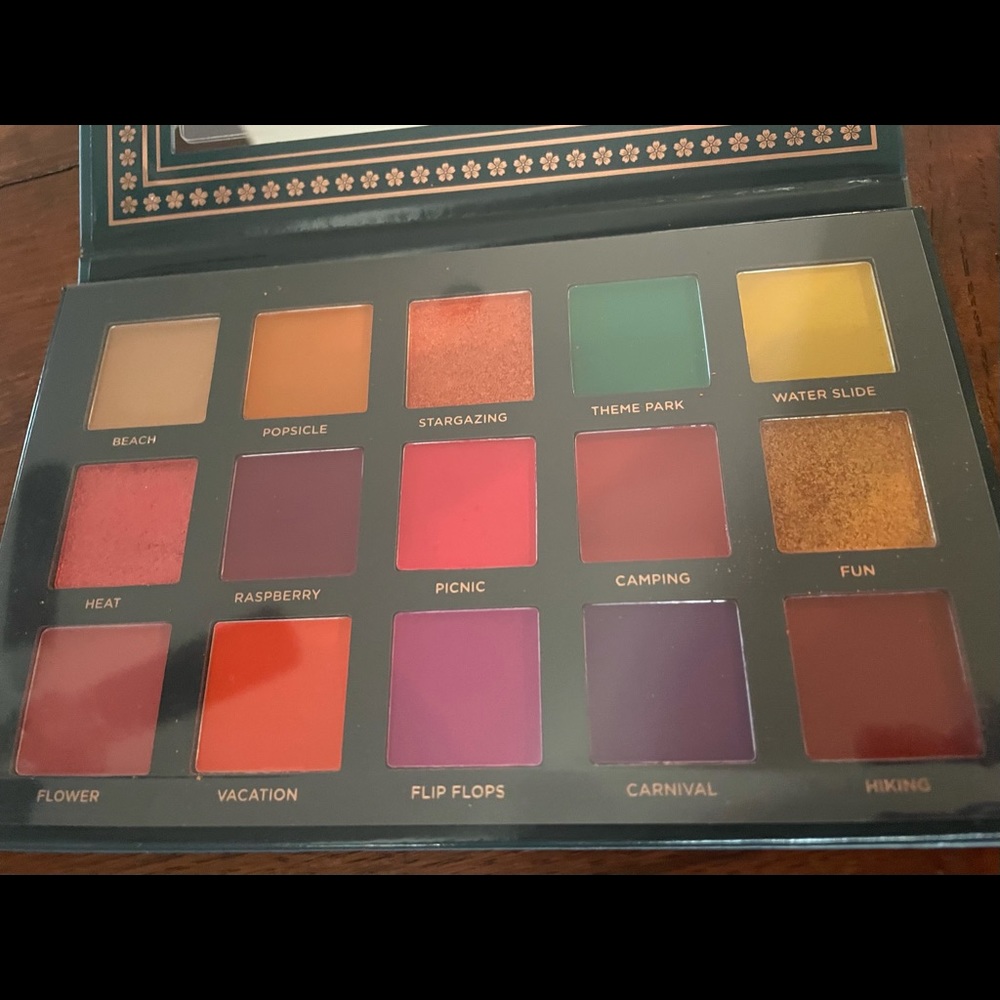 COPY - ACE BEAUTÈ
Nostalgia Palette